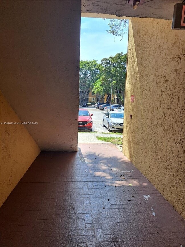 Foto del edificio - 4045 W McNab Rd