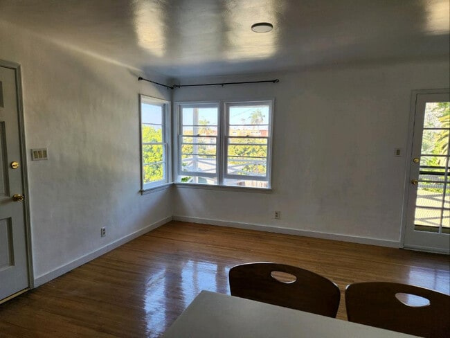 Building Photo - 1147 W 11th St