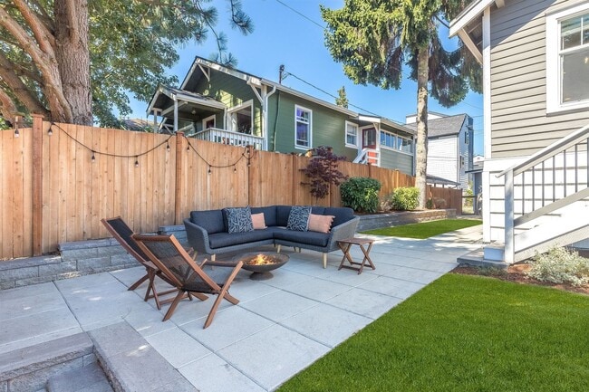 Building Photo - LIM DUPLEX