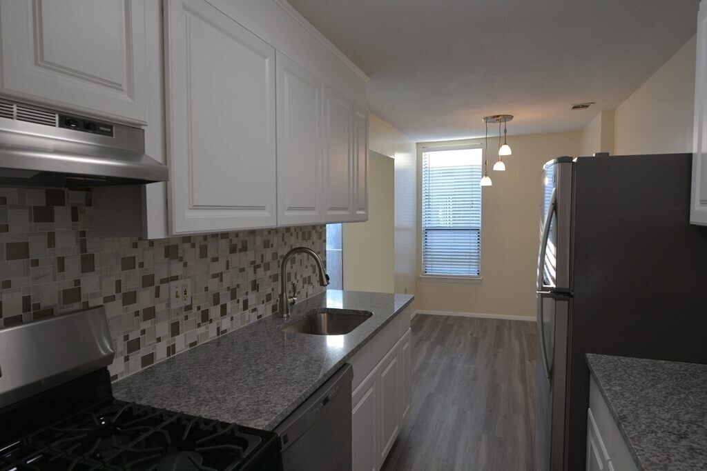 14 Shrewsbury Green Dr Unit F, Shrewsbury, MA 01545 Room for Rent in