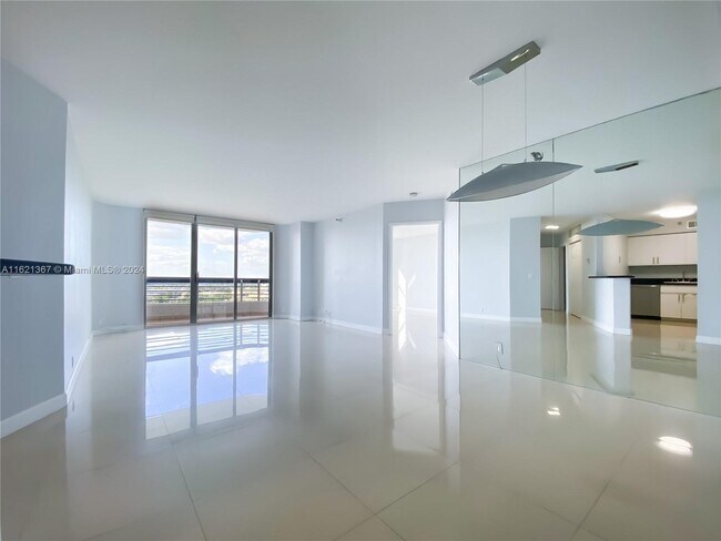 Foto del edificio - 3400 NE 192 St
