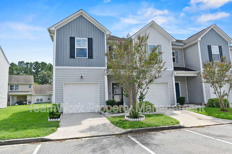 Primary Photo - 526 Truman Dr