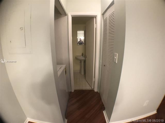 Foto del edificio - 4724 SW 67 Ave  E3