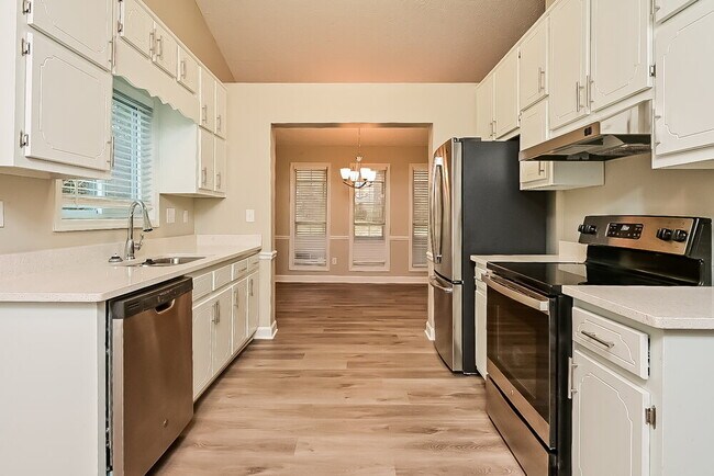 Building Photo - 5815 Mistyview Dr