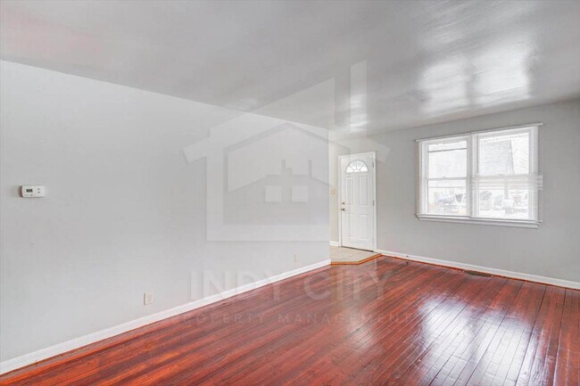 Foto del edificio - 2434 E Bradbury Ave