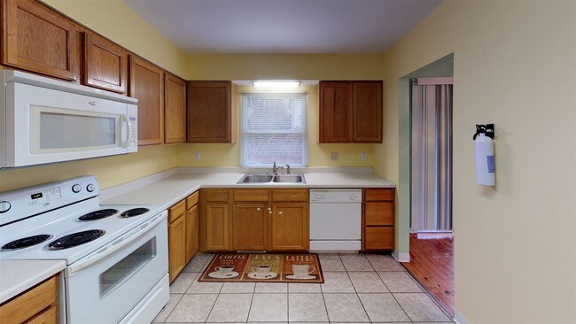 Building Photo - 1611 S Dorchester Dr