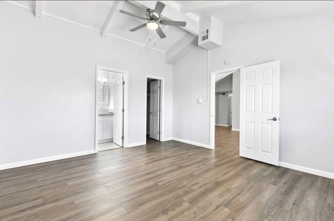 Foto del edificio - 9030 Heather Ave