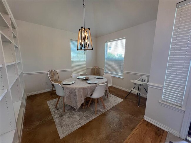 Building Photo - 1827 Mystic St