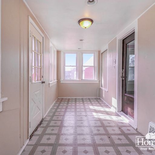 Building Photo - 4 bedrooms in River Park!