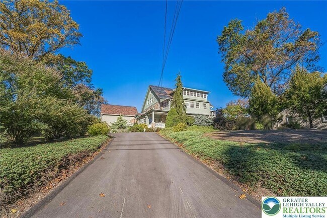 Foto del edificio - 313 Edgewood Dr