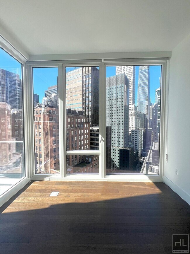 Building Photo - East 44th Street / Amazing 2-Bed 2-Bath / ...