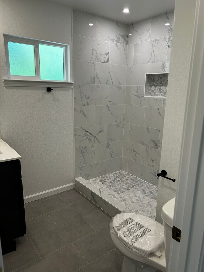 Foto del edificio - 2082 Treewood Ln