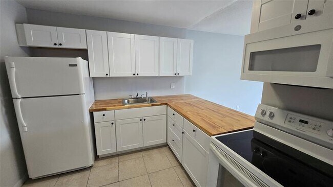 Foto del edificio - 15221 NE 6th Ave