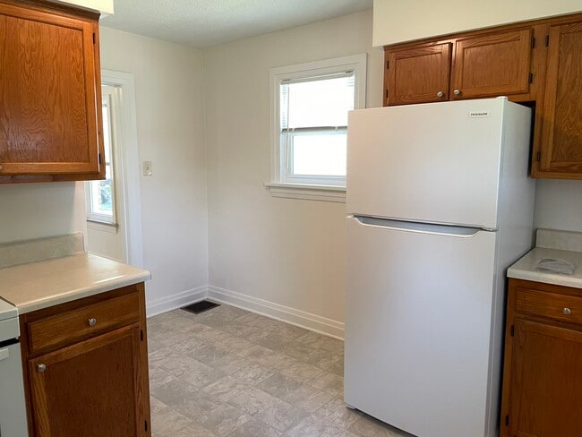 Building Photo - 615 Shenley Dr