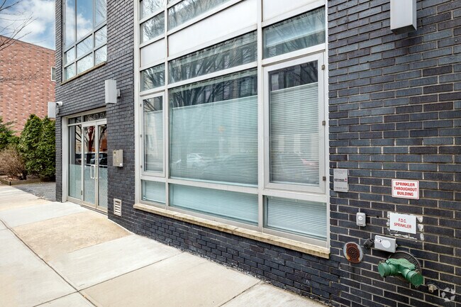Building Photo - 122 Newton St
