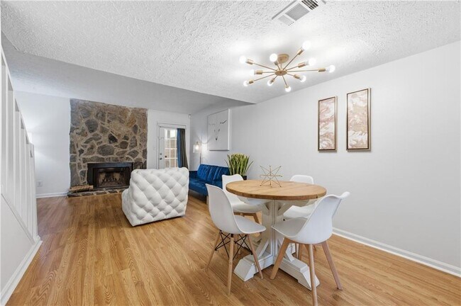 Foto del edificio - 1677 Wynndowne Trail