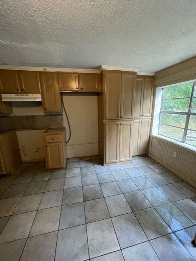 Building Photo - 2 Bed 2 Bath