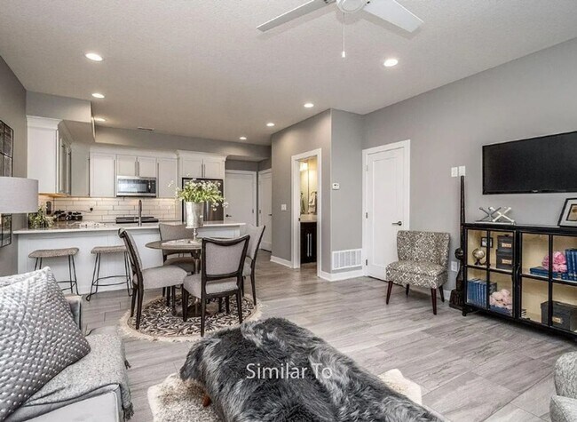 Building Photo - Gorgeous 3BR 2.5ba Townhome, available NOW!
