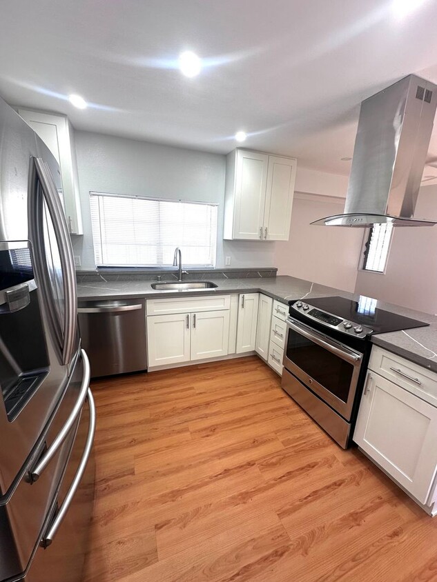 Hawaii Kai 3 / 2.5 / 2 Single Family Home - Hawaii Kai 3 / 2.5 / 2 Single Family Home