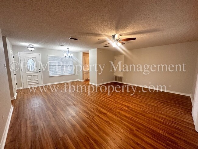 Foto del edificio - 828 Park Ln