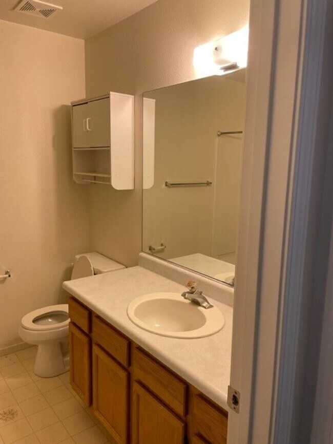 Building Photo - 4005 Pheasant Dr