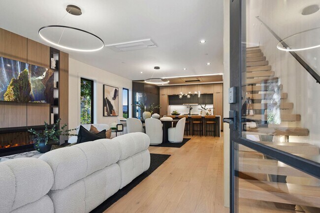 Foto del edificio - Skyview Townhome: Luxury Living in Lake Oswego's Premier First Addition Neighborhood