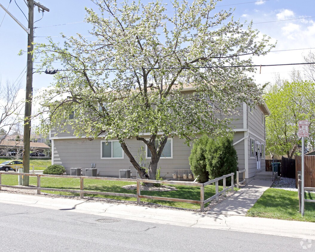 Foto del edificio - 5391-5395 S Delaware St