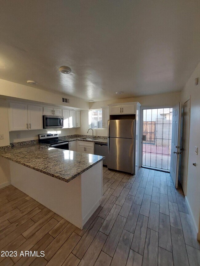 Foto del edificio - 6140 W Townley Ave