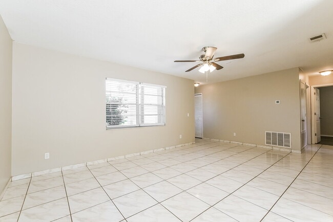 Foto del edificio - 1410 Orchid Ln