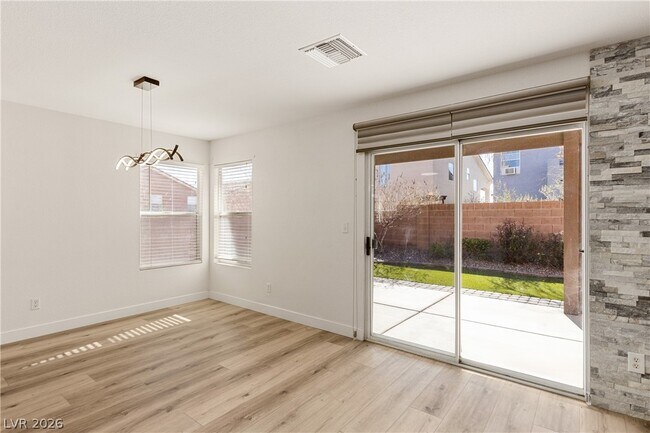 Foto del edificio - 9813 Camino Loma Verde Ave