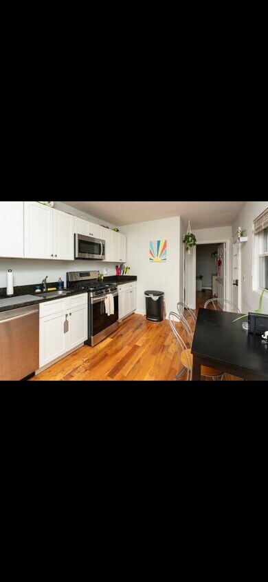 Primary Photo - 446 W 4th St