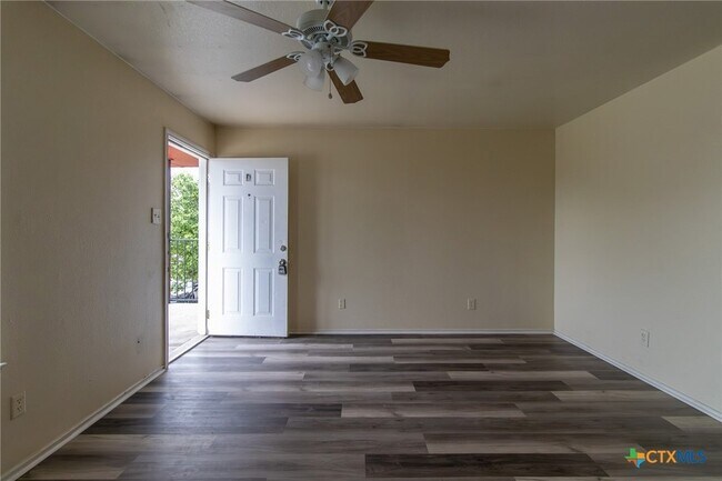 Building Photo - 1601 Benttree Dr