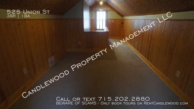 Building Photo - 3 Bedroom Single Family Home Available Aug...