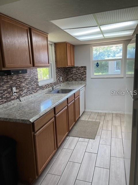 Foto del edificio - 11601 Newell Dr