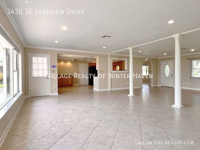 Building Photo - CHAIN OF LAKES HOME with fantastic views!