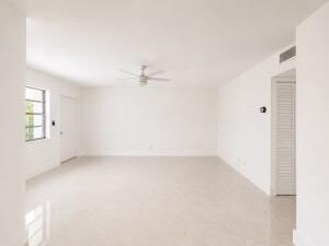 Foto del edificio - 5300 Washington St