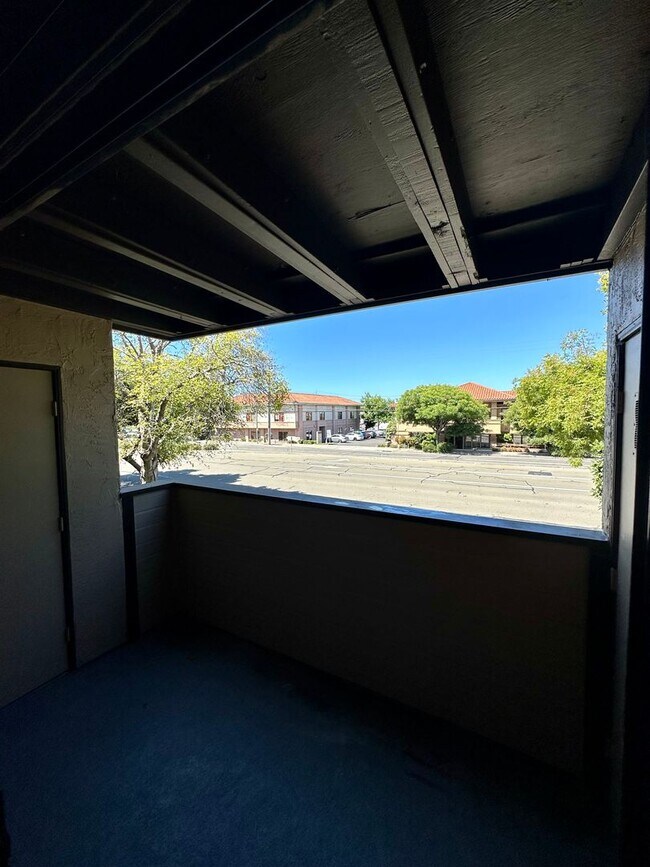 Foto del edificio - STILL AVAILBLE !!! Spacious 3 Bed 2 Bath C...