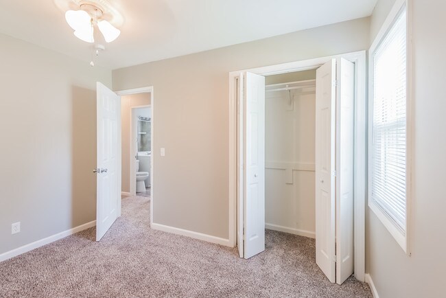 Building Photo - 4 bedroom, 2 bath in KC, MO!