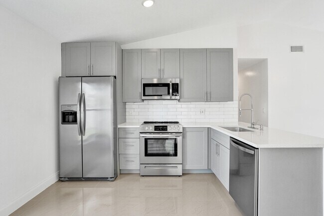 Building Photo - 17866 SW 10th Ln