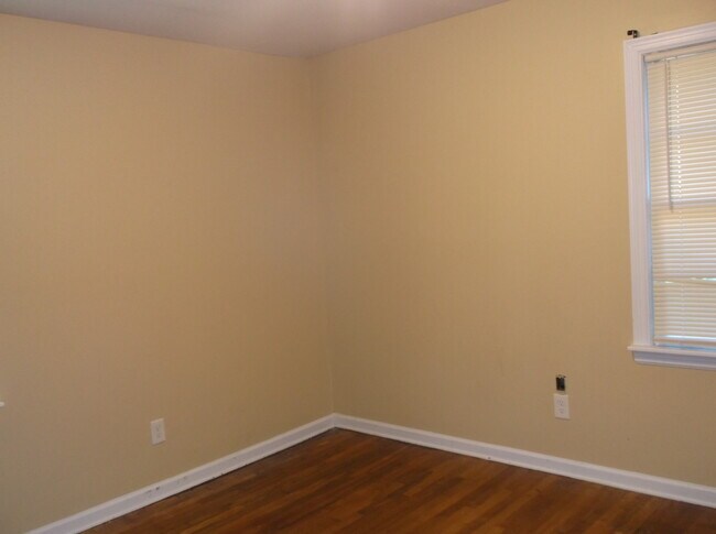 Foto del edificio - 1929 Corning Ave