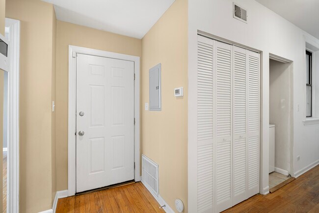 Building Photo - 5227 S Drexel Ave