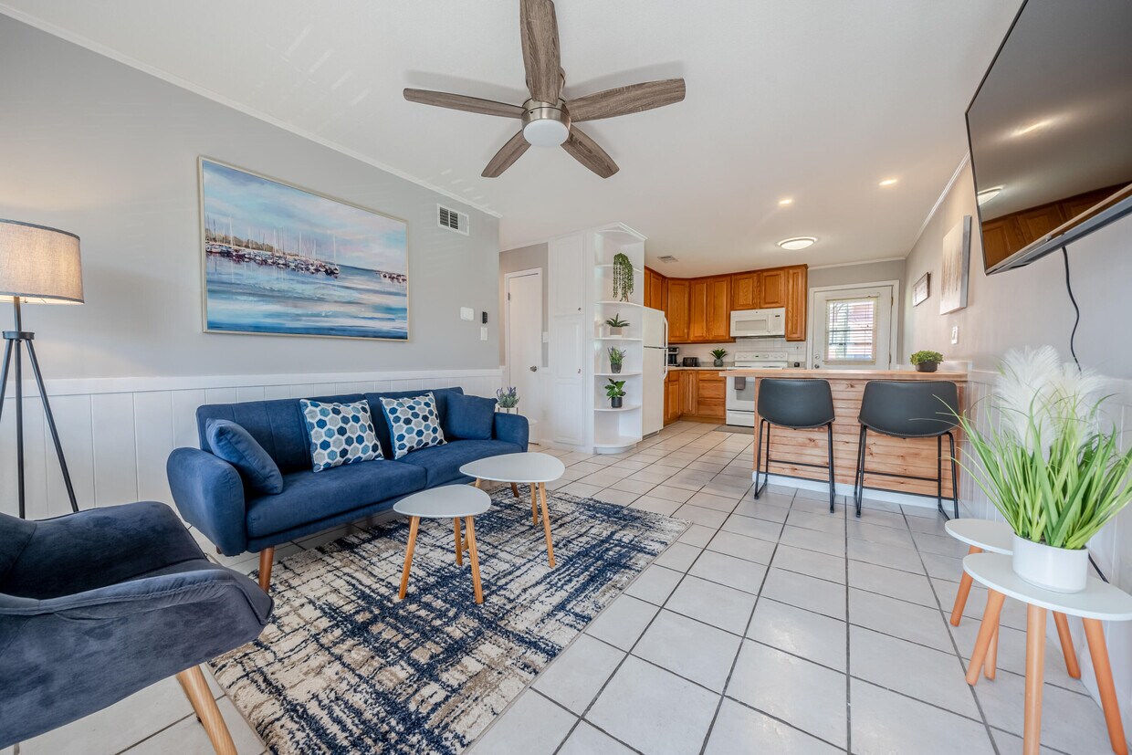 333 Bluefish Dr Unit 112, Fort Walton Beach, FL 32548 Room for Rent