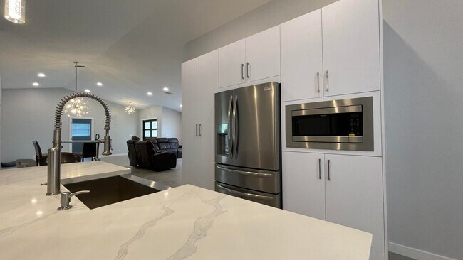 Foto del edificio - 17548 32nd Ln N