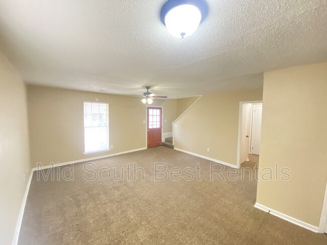 Foto del edificio - 5115 Corkwood Dr