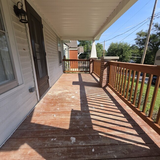 Foto del edificio - Beautiful 3 bedrooms and 2 full baths home located on Hedges Ave in Sugar Creek, MO