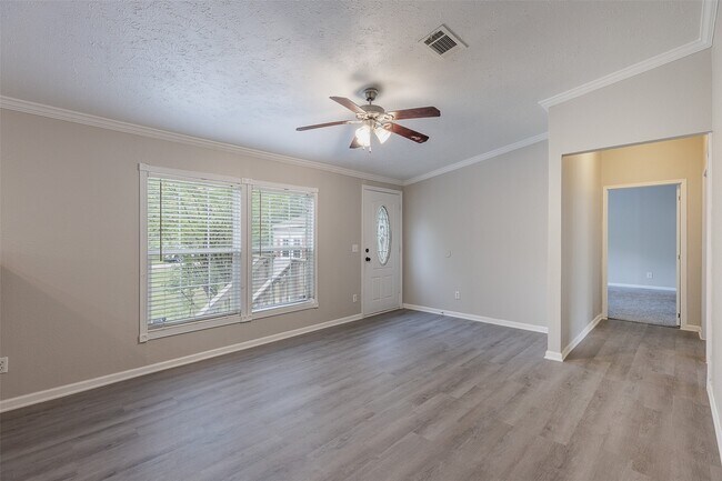 Foto del edificio - 1520 W Creek Dr