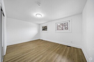 Building Photo - 2294 Lake Shore Blvd W