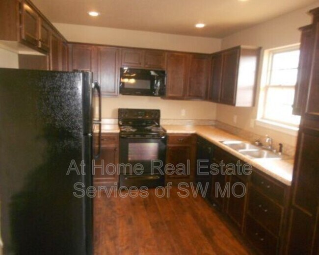 Foto del edificio - 3236 N Travis Ave