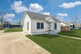 Building Photo - 408 W Avenue F
