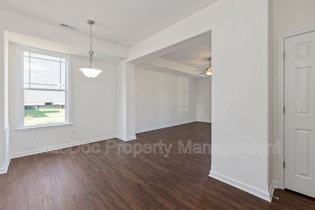 Building Photo - 214 Mansfield St